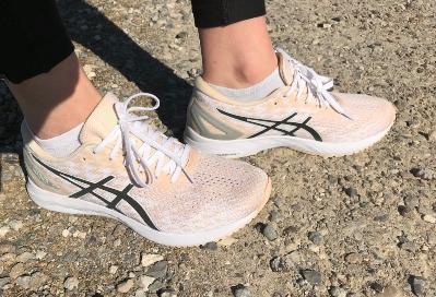 TEST: ASICS GEL-DS TRAINER 25 – UTMÄRKT PASSFORM I LÄTT FORMAT