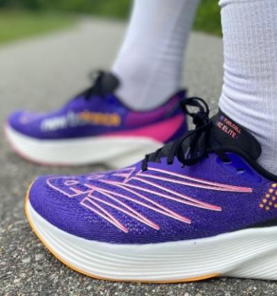 TEST: New Balance Fuelcell RC Elite 2 - Blixtsnabb och bouncy kolfibersko.