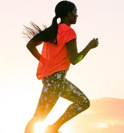 Upplev ljus i en mörk tid med den nya ASICS Sunrise Red-kollektion