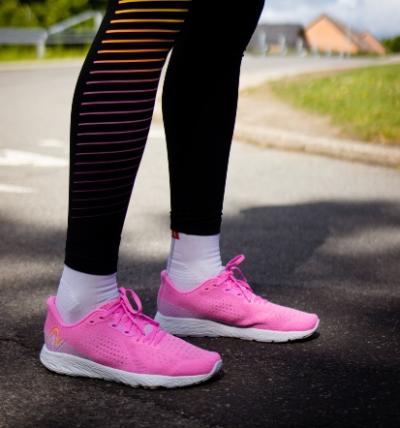 TEST: New Balance Fresh Foam Tempo v2 – Den perfekta skon för fart och fitness!