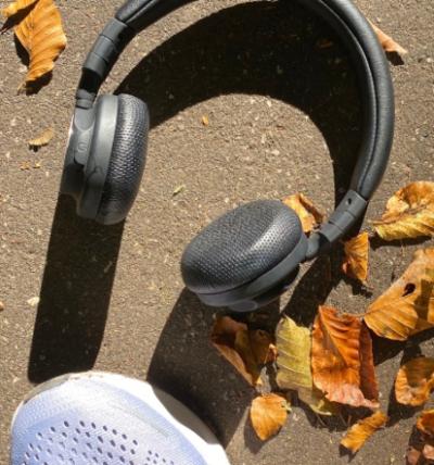 Test av Boom Miini By Miiego - Prisvinnande ljud och komfort i en lätt utgåva