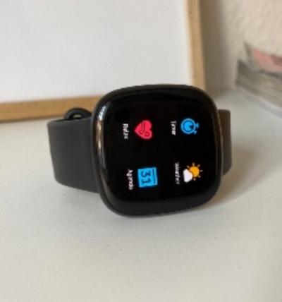 TEST: FITBIT VERSA 3 - Stilren smartwatch och aktivitetsmätare med inbyggd GPS